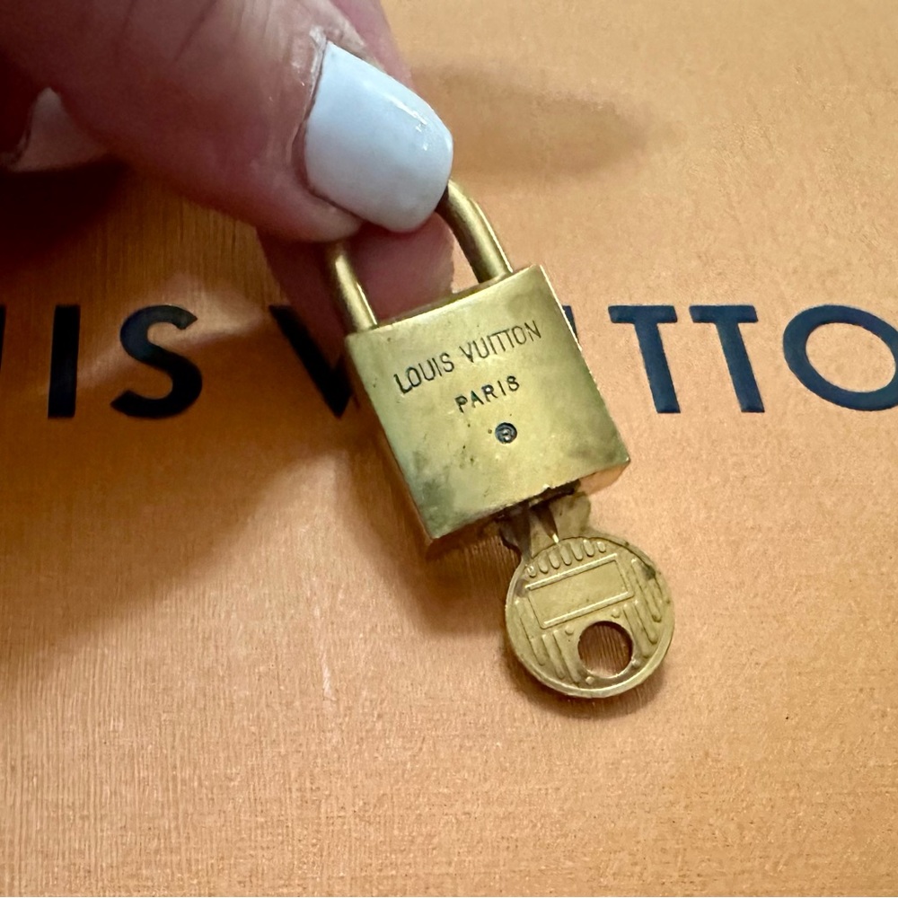 Louis Vuitton Vintage Brass Gold Lock & Key #202 - Picture 4 of 8